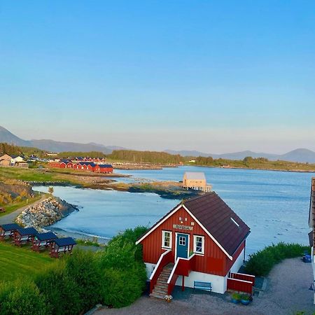 Waterfront Rorbu - By The Beach Bud Экстерьер фото