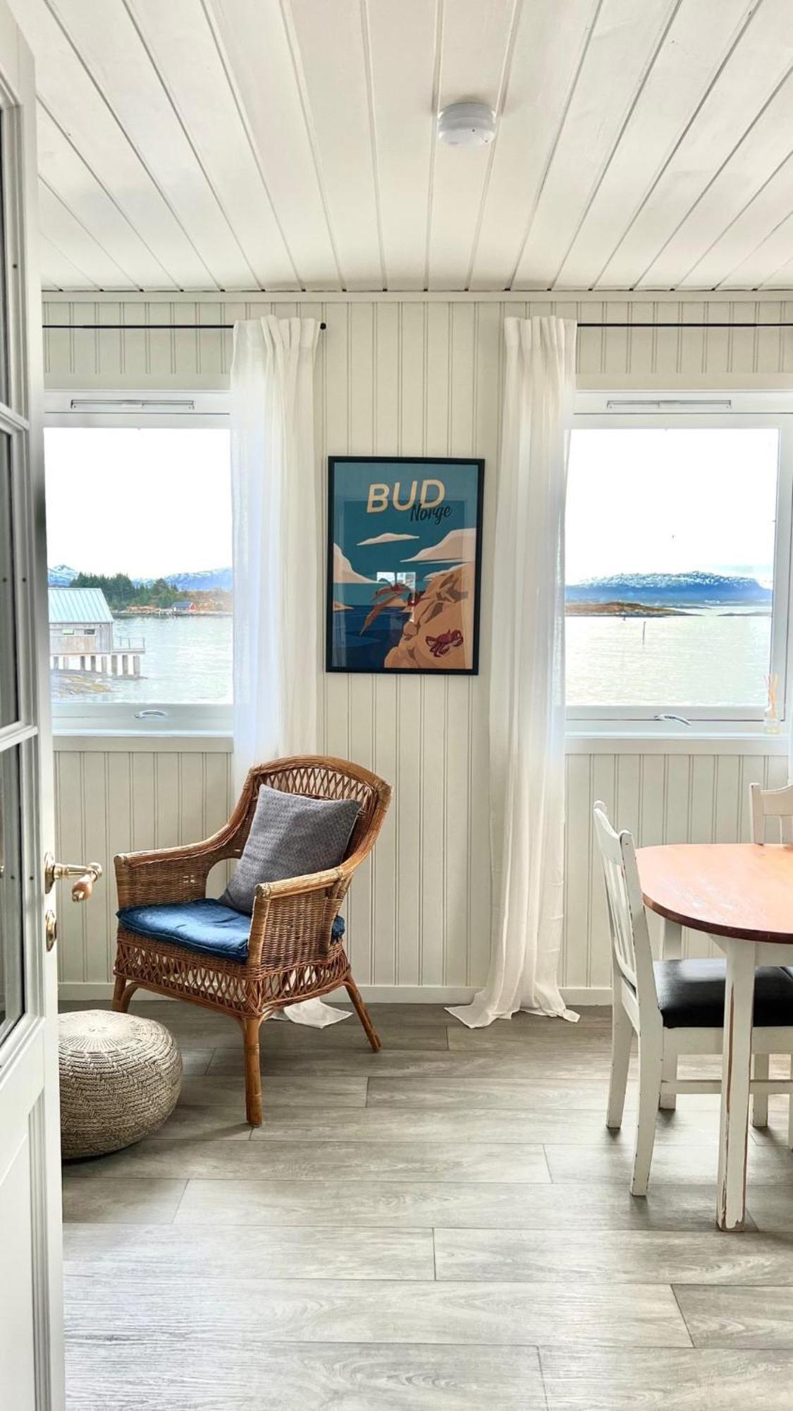 Waterfront Rorbu - By The Beach Bud Экстерьер фото