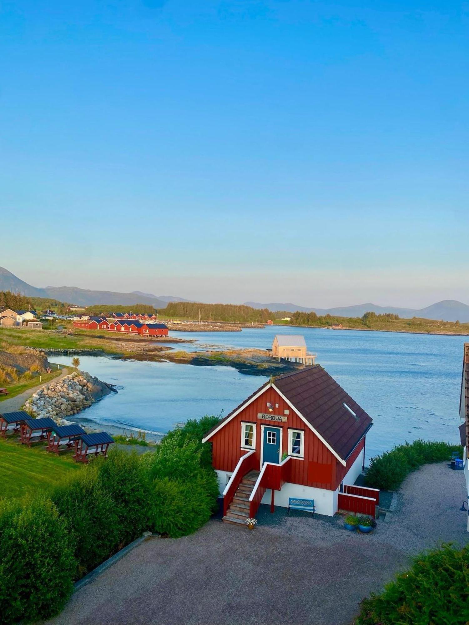 Waterfront Rorbu - By The Beach Bud Экстерьер фото