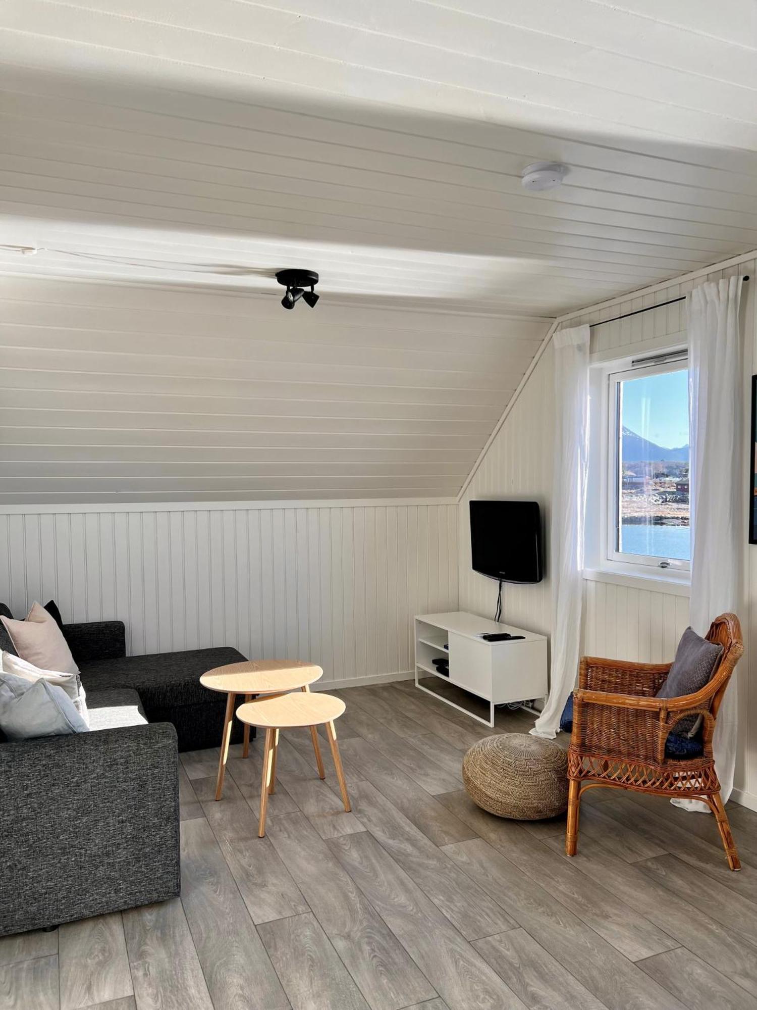Waterfront Rorbu - By The Beach Bud Экстерьер фото